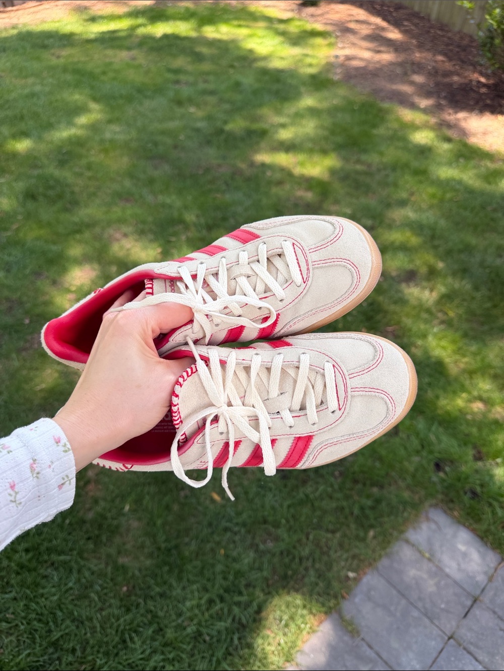 Adidas Gazelle Sneakers in Cream, with Red stripes, US W 6 - Picture 2 of 4